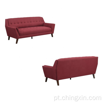 Sofá de lazer em tecido vermelho com três assentos e pernas de madeira maciça para sala de estar